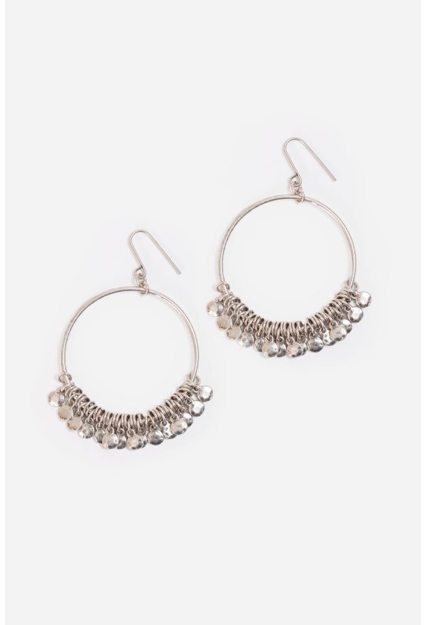 HAMMERED CHARM METAL HOOP EARRING