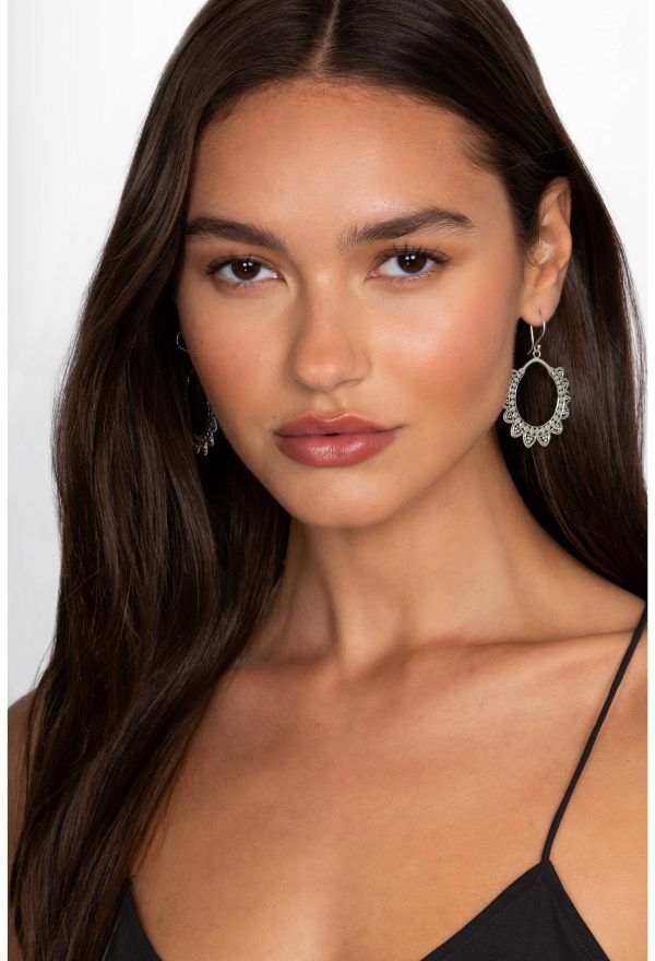 GLAMOROUS PETAL EARRINGS - Image 3