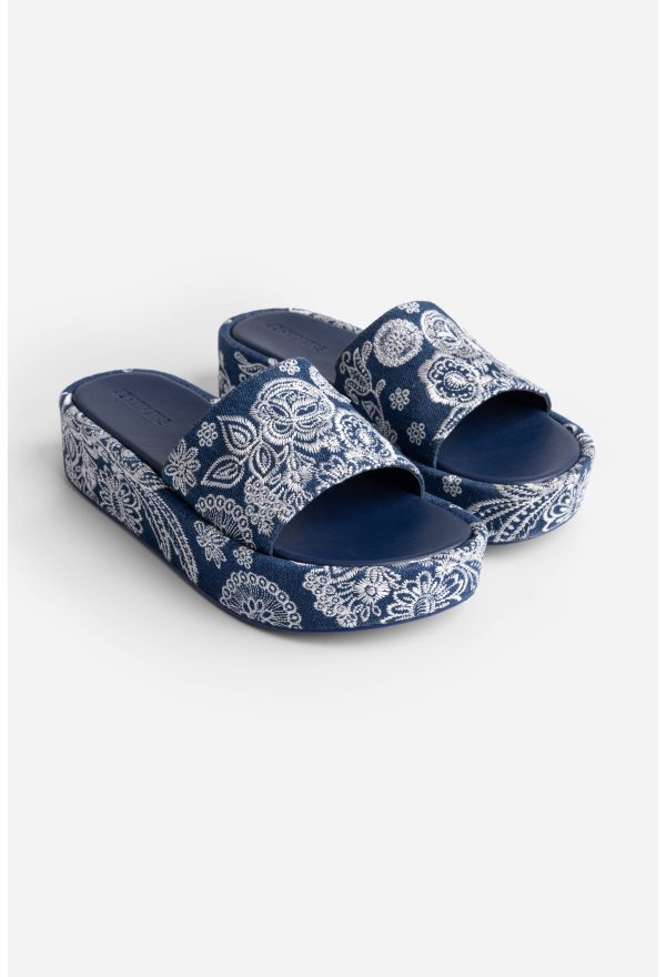 BANDANA EMBROIDERED DENIM PLATFORM SLIDE - Image 2